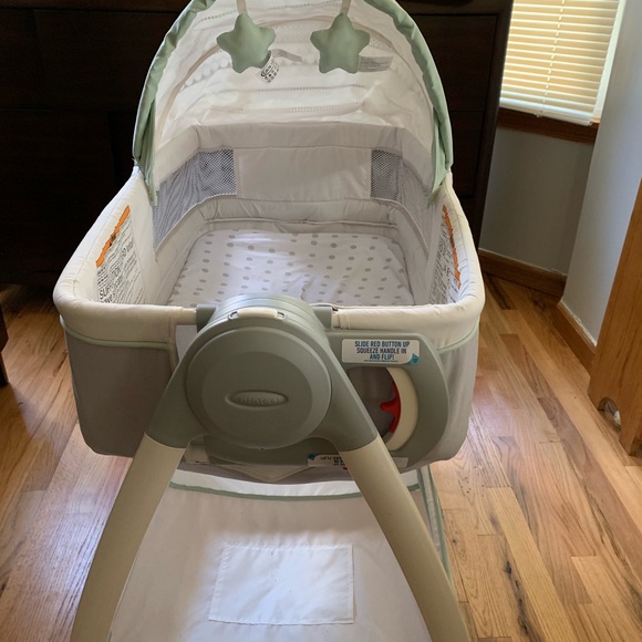 Bassinet - Picture 2 of 5